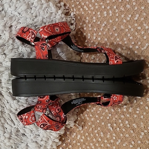 Steve Madden Sandals - Picture 4 of 13